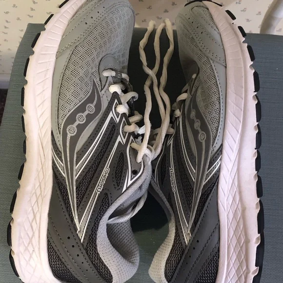 Saucony Wmn’s Running Sneakers - Picture 3 of 9